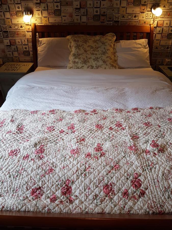 Cudoille Bed & Breakfast Armous-et-Cau ภายนอก รูปภาพ